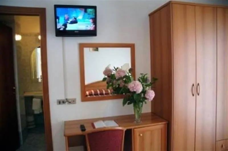 Hotel Roma Residenza Червия
